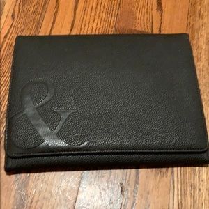 Abercrombie & Kent travel organizer